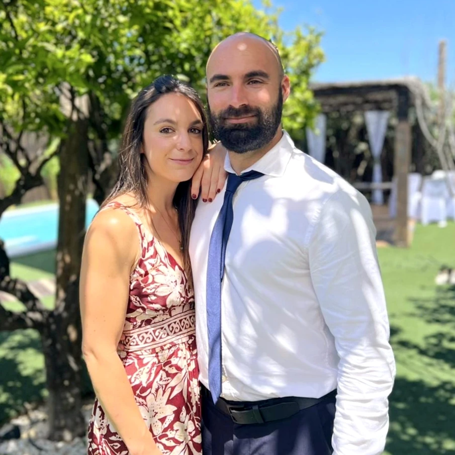 Carlos y Eva, equipo de diseño web personalizado de Ni tan cara en Alicante